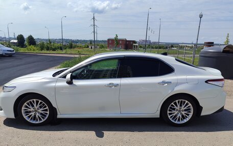 Toyota Camry, 2018 год, 2 390 000 рублей, 3 фотография