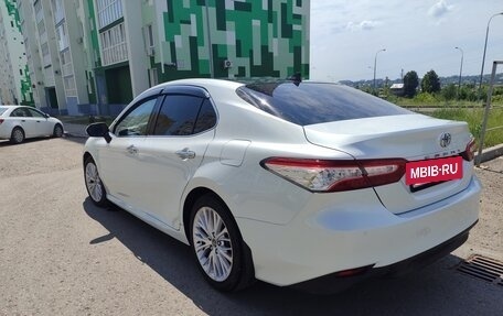 Toyota Camry, 2018 год, 2 390 000 рублей, 5 фотография