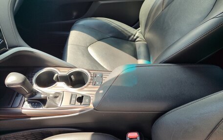 Toyota Camry, 2018 год, 2 390 000 рублей, 17 фотография