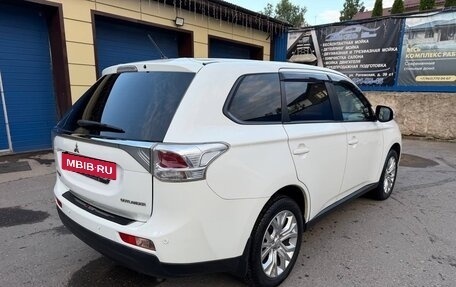 Mitsubishi Outlander III рестайлинг 3, 2013 год, 1 550 000 рублей, 4 фотография