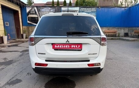 Mitsubishi Outlander III рестайлинг 3, 2013 год, 1 550 000 рублей, 8 фотография