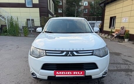 Mitsubishi Outlander III рестайлинг 3, 2013 год, 1 550 000 рублей, 5 фотография