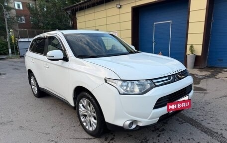 Mitsubishi Outlander III рестайлинг 3, 2013 год, 1 550 000 рублей, 2 фотография