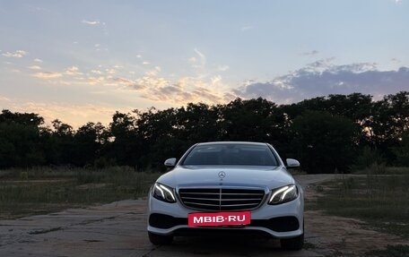 Mercedes-Benz E-Класс, 2017 год, 3 000 000 рублей, 4 фотография