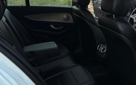 Mercedes-Benz E-Класс, 2017 год, 3 000 000 рублей, 18 фотография