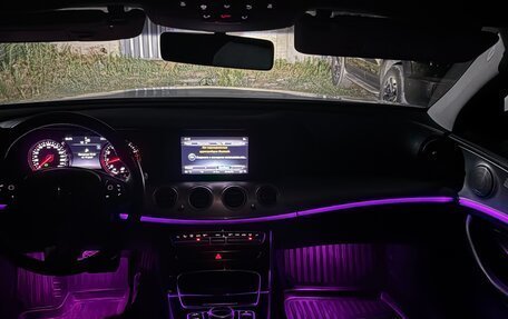 Mercedes-Benz E-Класс, 2017 год, 3 000 000 рублей, 30 фотография