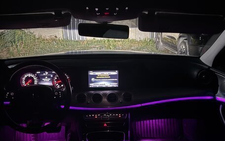 Mercedes-Benz E-Класс, 2017 год, 3 000 000 рублей, 29 фотография