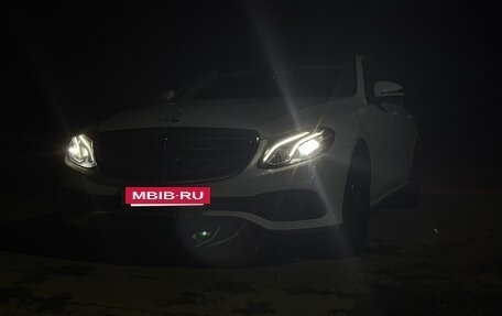 Mercedes-Benz E-Класс, 2017 год, 3 000 000 рублей, 27 фотография