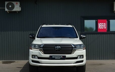 Toyota Land Cruiser 200, 2017 год, 6 449 999 рублей, 3 фотография