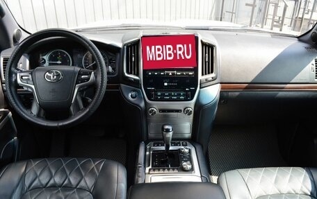 Toyota Land Cruiser 200, 2017 год, 6 449 999 рублей, 11 фотография
