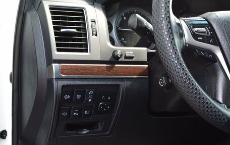 Toyota Land Cruiser 200, 2017 год, 6 449 999 рублей, 16 фотография