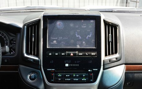 Toyota Land Cruiser 200, 2017 год, 6 449 999 рублей, 13 фотография