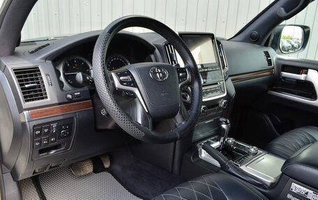 Toyota Land Cruiser 200, 2017 год, 6 449 999 рублей, 18 фотография