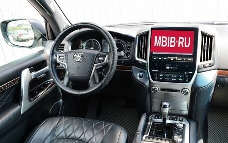 Toyota Land Cruiser 200, 2017 год, 6 449 999 рублей, 12 фотография
