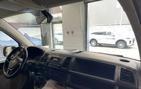 Volkswagen Caravelle T6 рестайлинг, 2019 год, 2 760 000 рублей, 10 фотография