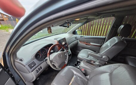 Toyota Sienna II рестайлинг, 2004 год, 1 200 000 рублей, 4 фотография