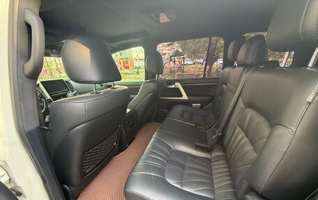 Toyota Land Cruiser 200, 2020 год, 7 950 000 рублей, 9 фотография
