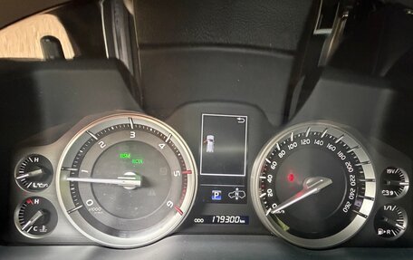 Toyota Land Cruiser 200, 2020 год, 7 950 000 рублей, 12 фотография