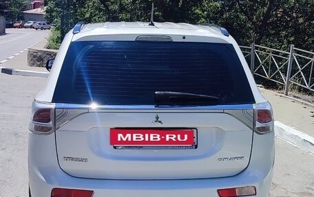 Mitsubishi Outlander III рестайлинг 3, 2013 год, 1 400 000 рублей, 3 фотография