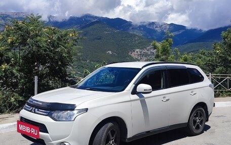 Mitsubishi Outlander III рестайлинг 3, 2013 год, 1 400 000 рублей, 10 фотография