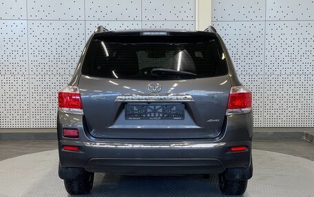 Toyota Highlander III, 2012 год, 1 340 000 рублей, 6 фотография
