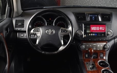 Toyota Highlander III, 2012 год, 1 340 000 рублей, 7 фотография