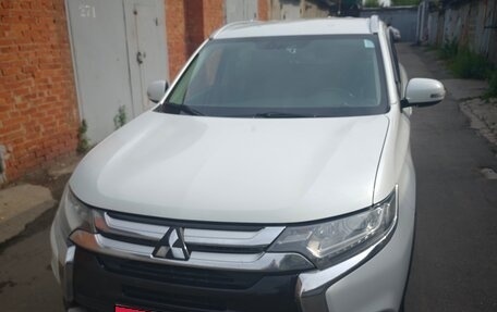 Mitsubishi Outlander III рестайлинг 3, 2017 год, 1 900 000 рублей, 1 фотография