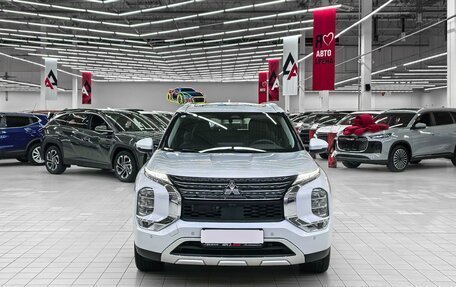 Mitsubishi Outlander, 2023 год, 4 890 000 рублей, 2 фотография
