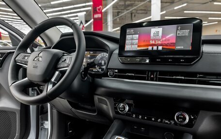 Mitsubishi Outlander, 2023 год, 4 890 000 рублей, 10 фотография