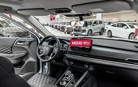 Mitsubishi Outlander, 2023 год, 4 890 000 рублей, 11 фотография