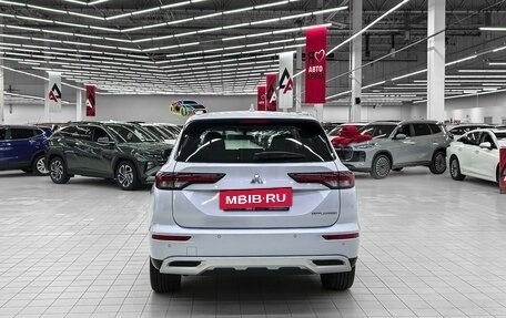 Mitsubishi Outlander, 2023 год, 4 890 000 рублей, 5 фотография