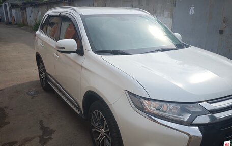 Mitsubishi Outlander III рестайлинг 3, 2017 год, 1 900 000 рублей, 2 фотография