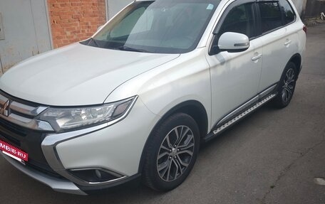 Mitsubishi Outlander III рестайлинг 3, 2017 год, 1 900 000 рублей, 5 фотография