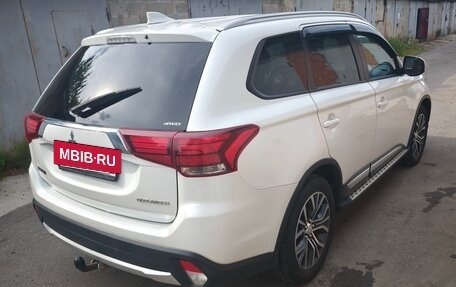 Mitsubishi Outlander III рестайлинг 3, 2017 год, 1 900 000 рублей, 3 фотография
