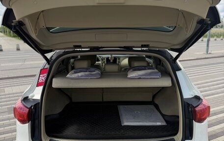 Infiniti QX70, 2015 год, 2 520 000 рублей, 11 фотография