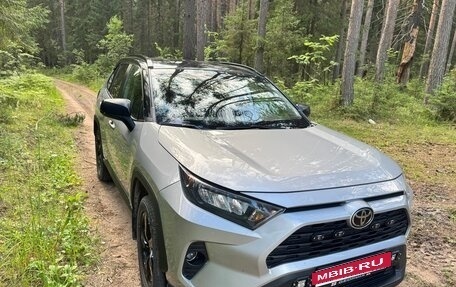 Toyota RAV4, 2021 год, 3 500 000 рублей, 2 фотография