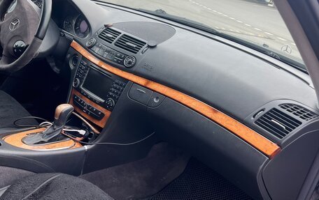 Mercedes-Benz E-Класс, 2005 год, 1 000 000 рублей, 10 фотография