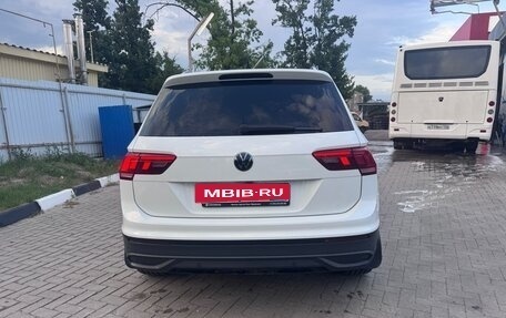 Volkswagen Tiguan II, 2021 год, 2 500 000 рублей, 4 фотография