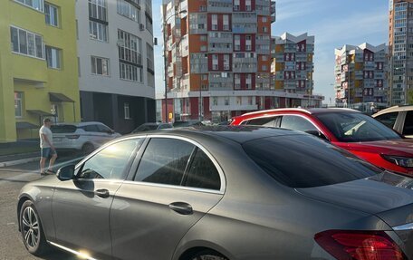 Mercedes-Benz E-Класс, 2019 год, 3 400 000 рублей, 5 фотография