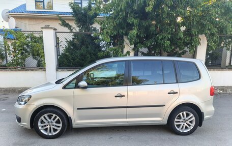 Volkswagen Touran III, 2011 год, 1 250 000 рублей, 4 фотография