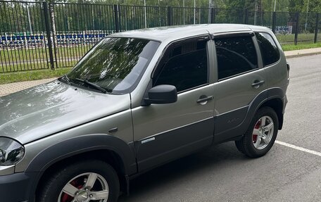 Chevrolet Niva I рестайлинг, 2011 год, 750 000 рублей, 3 фотография