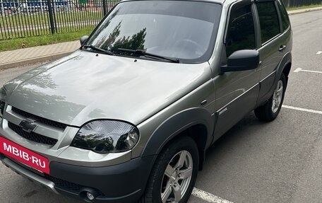 Chevrolet Niva I рестайлинг, 2011 год, 750 000 рублей, 2 фотография