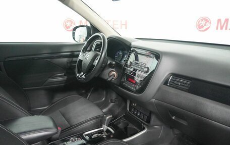 Mitsubishi Outlander III рестайлинг 3, 2018 год, 2 078 000 рублей, 10 фотография