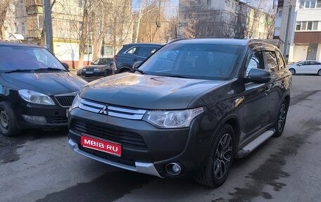 Mitsubishi Outlander III рестайлинг 3, 2014 год, 1 357 000 рублей, 1 фотография