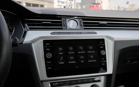 Volkswagen Passat B8 рестайлинг, 2019 год, 1 987 700 рублей, 9 фотография