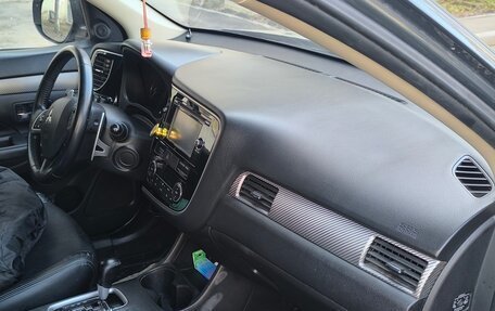 Mitsubishi Outlander III рестайлинг 3, 2014 год, 1 357 000 рублей, 9 фотография