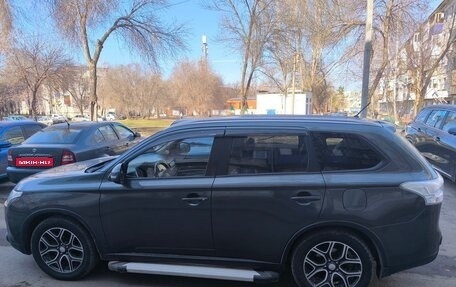 Mitsubishi Outlander III рестайлинг 3, 2014 год, 1 357 000 рублей, 8 фотография