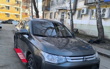 Mitsubishi Outlander III рестайлинг 3, 2014 год, 1 357 000 рублей, 3 фотография