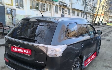 Mitsubishi Outlander III рестайлинг 3, 2014 год, 1 357 000 рублей, 5 фотография