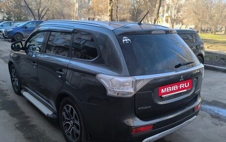 Mitsubishi Outlander III рестайлинг 3, 2014 год, 1 357 000 рублей, 7 фотография